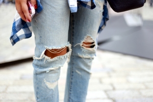 ripped-jeans-DIY