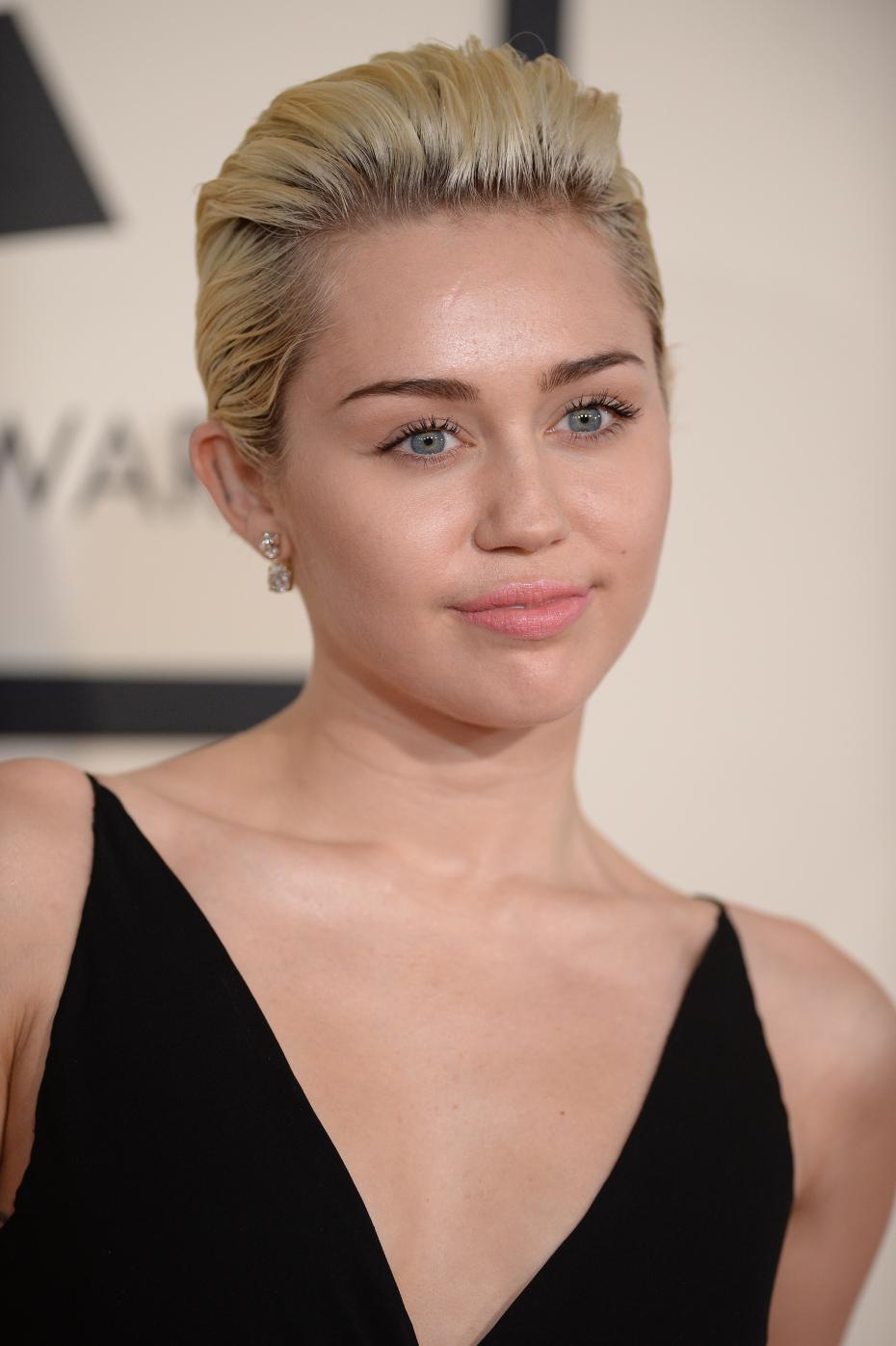 Miley Cyrus maquillaje nude
