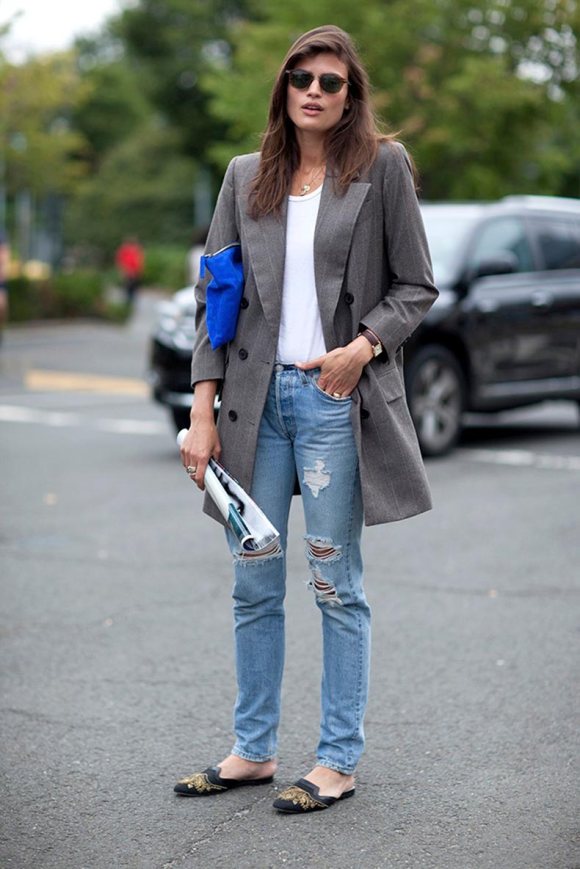 le-fashion-blog-street-style-90s-inspired-casual-grey-boyfriend-blazer-ripped-jeans-embellished-slippers-milan-fashion-week